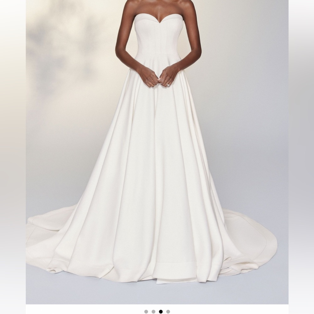 Brand New never worn or altered wedding dress